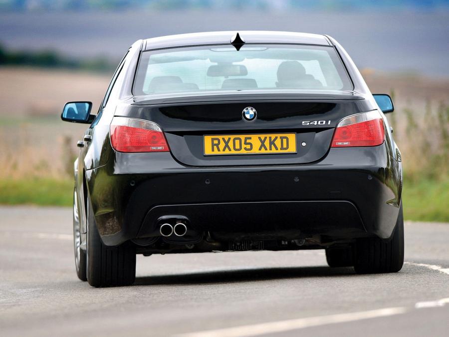  BMW 540i Sedan M Sport Package 2005 года  (UK) (фото 3 из 3)